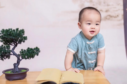 广州供卵包男孩宝宝多久断奶